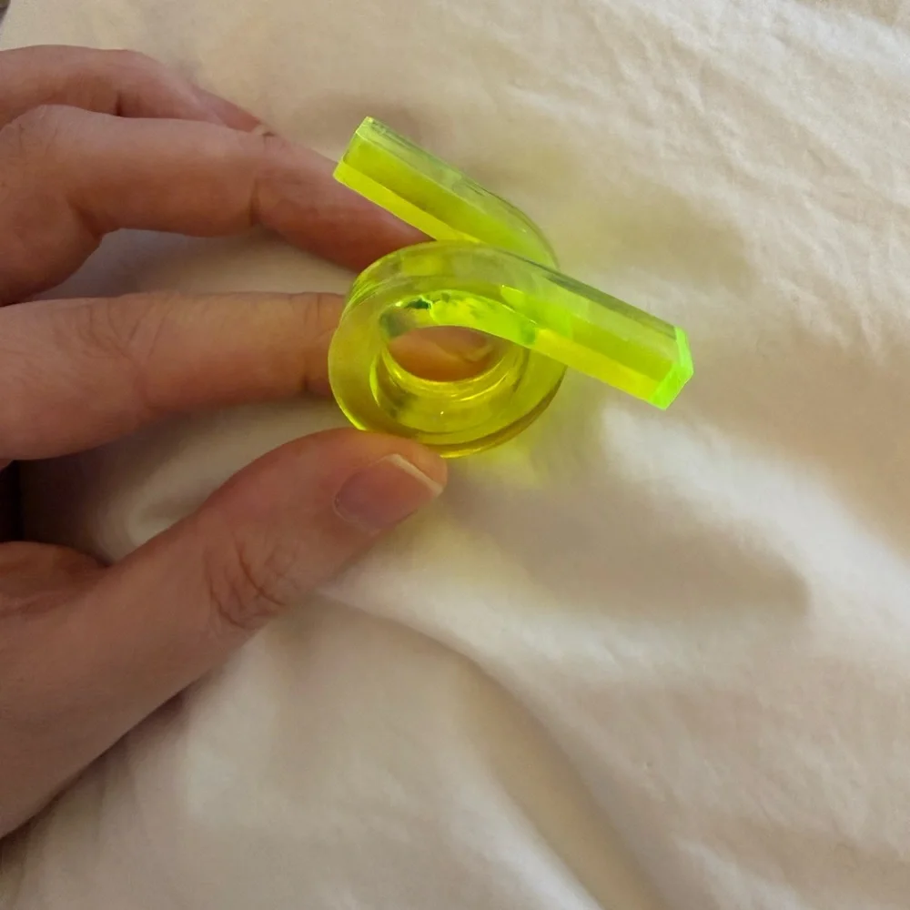 CHOFA Miami Thermas Acrylic Ring – Neon Lime Sculptural Statement Ring Size 7 - Picture 4 of 6